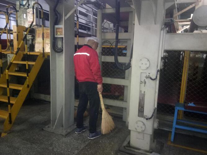 保持無(wú)紡布車間干凈整潔